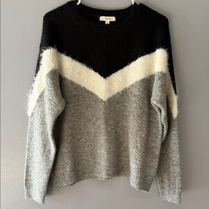 Peyton Primrose Stylish Chevron Knit Sweater in Black, Cream, and Gray M